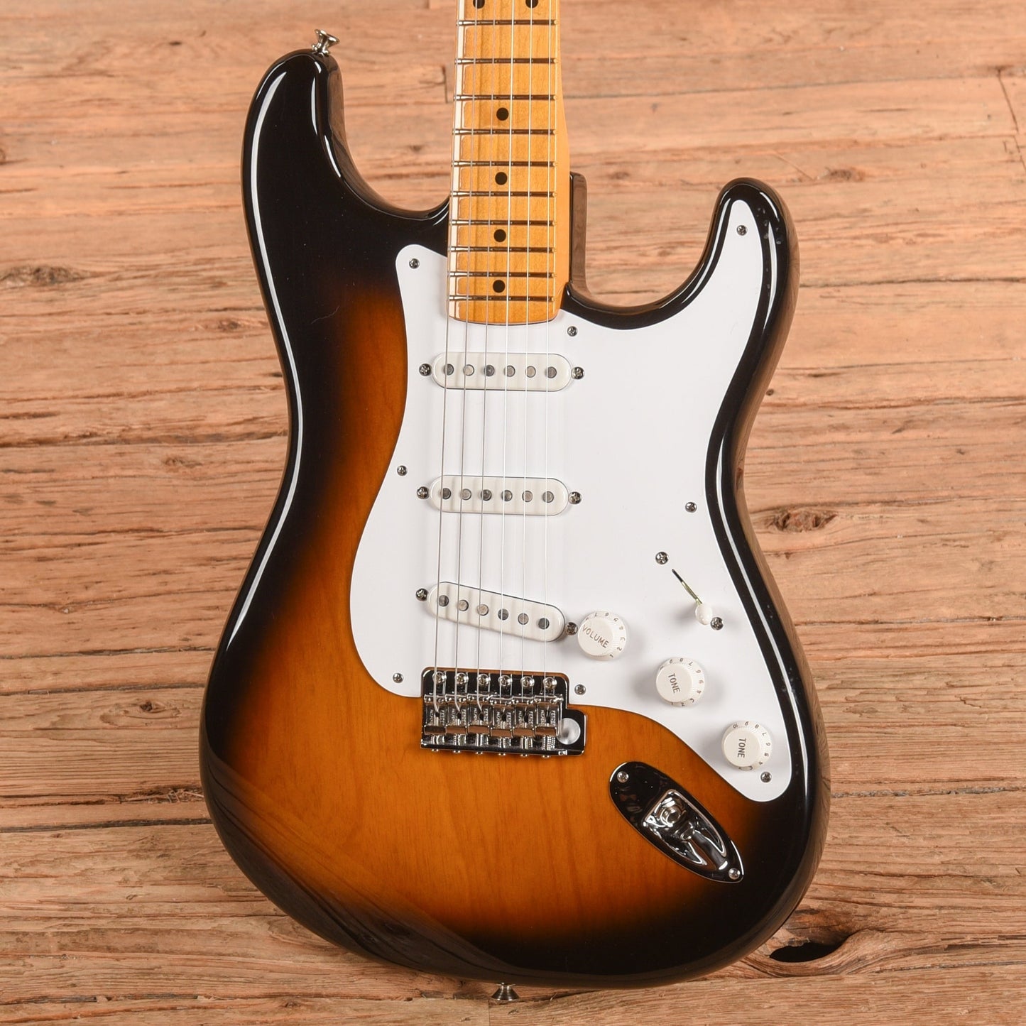 Fender 70th Anniversary American Vintage II '54 Stratocaster Sunburst 2024