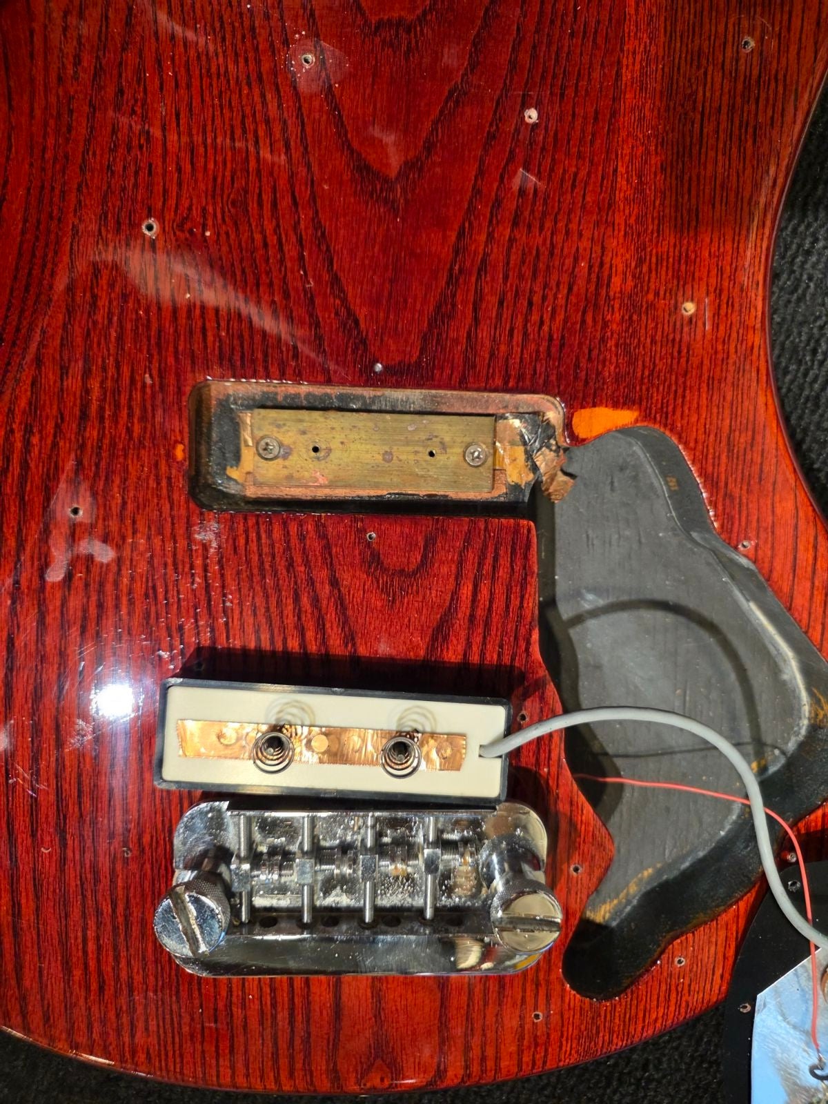 Guild B-301A Cherry Refin 1977