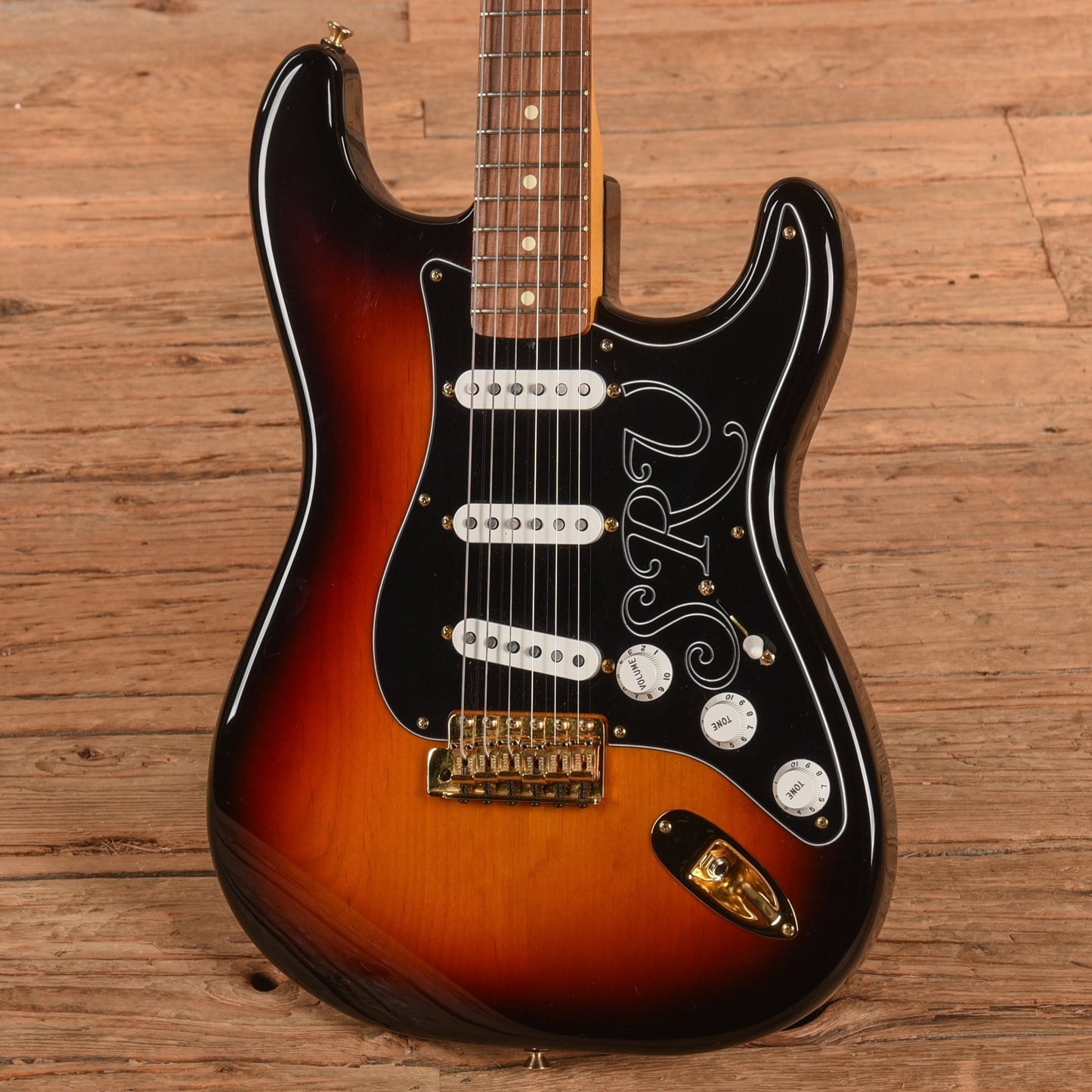 Fender Stevie Ray Vaughan Stratocaster 3-Color Sunburst 2021