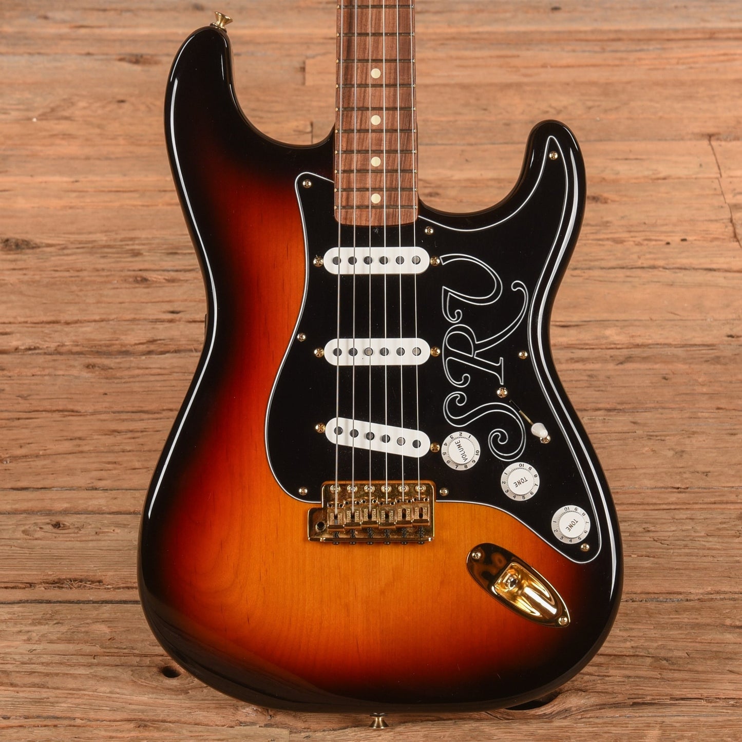 Fender Stevie Ray Vaughan Stratocaster 3-Color Sunburst 2021