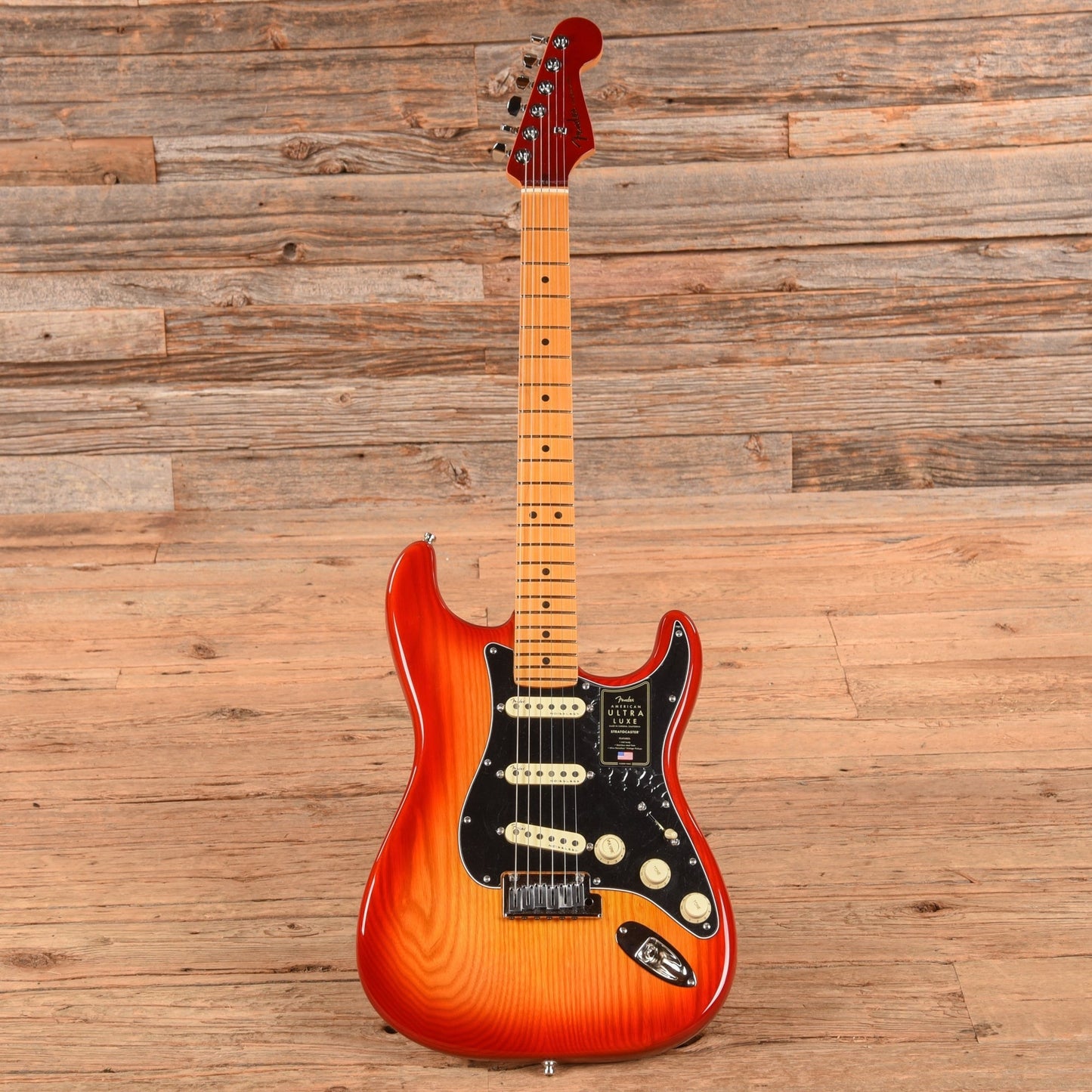 Fender Ultra Luxe Stratocaster Plasma Red Burst 2024