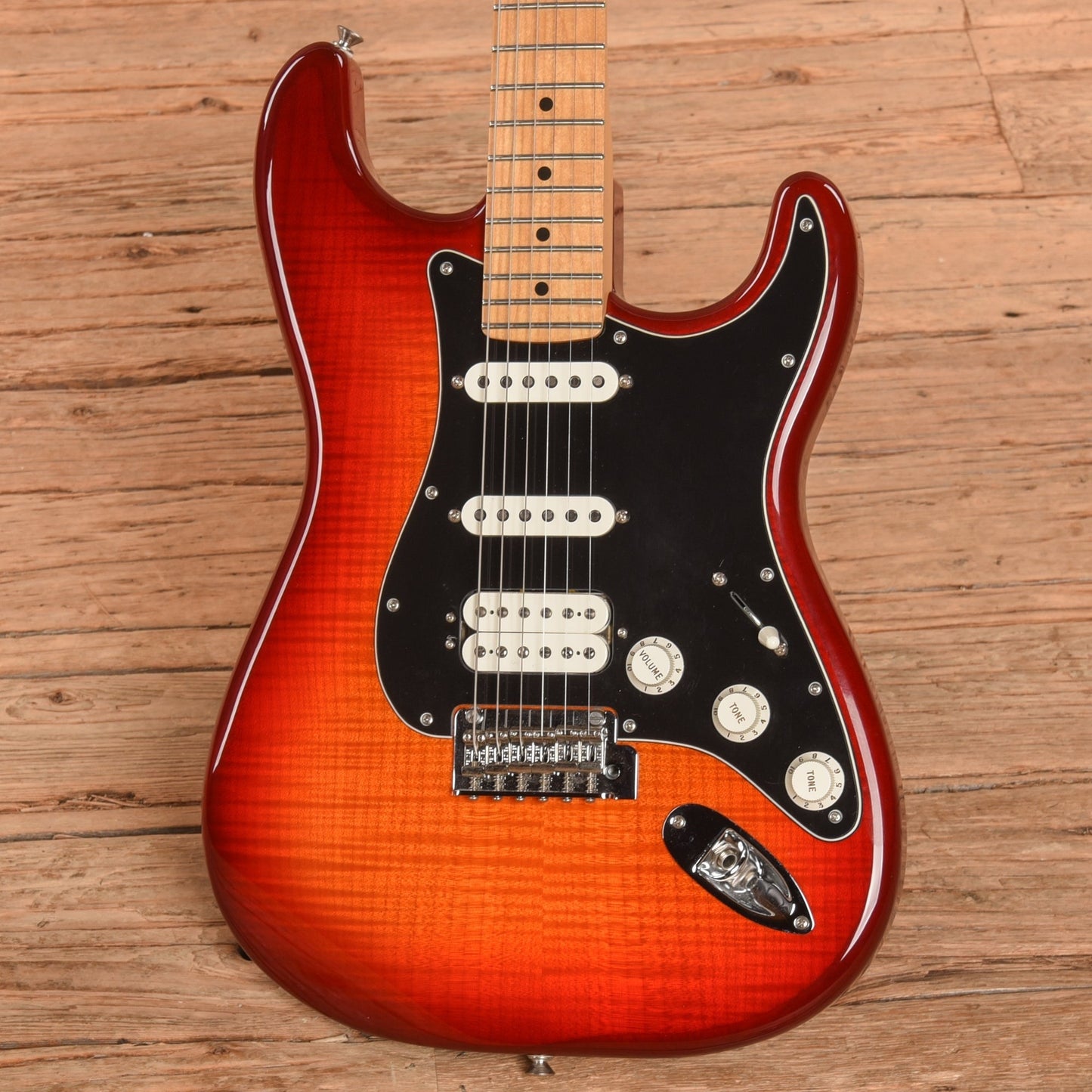 Fender Player Stratocaster HSS Plus Top Aged Cherry Burst 2020