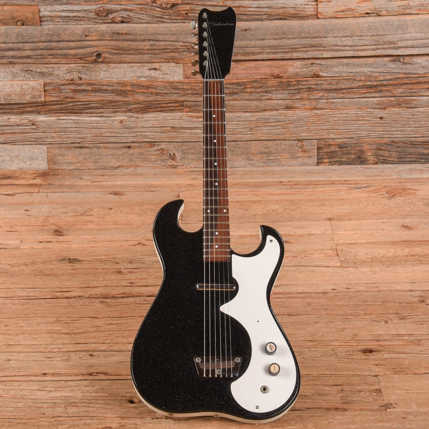 Silvertone Model 1448 w/ Amp in Case Black 1960s