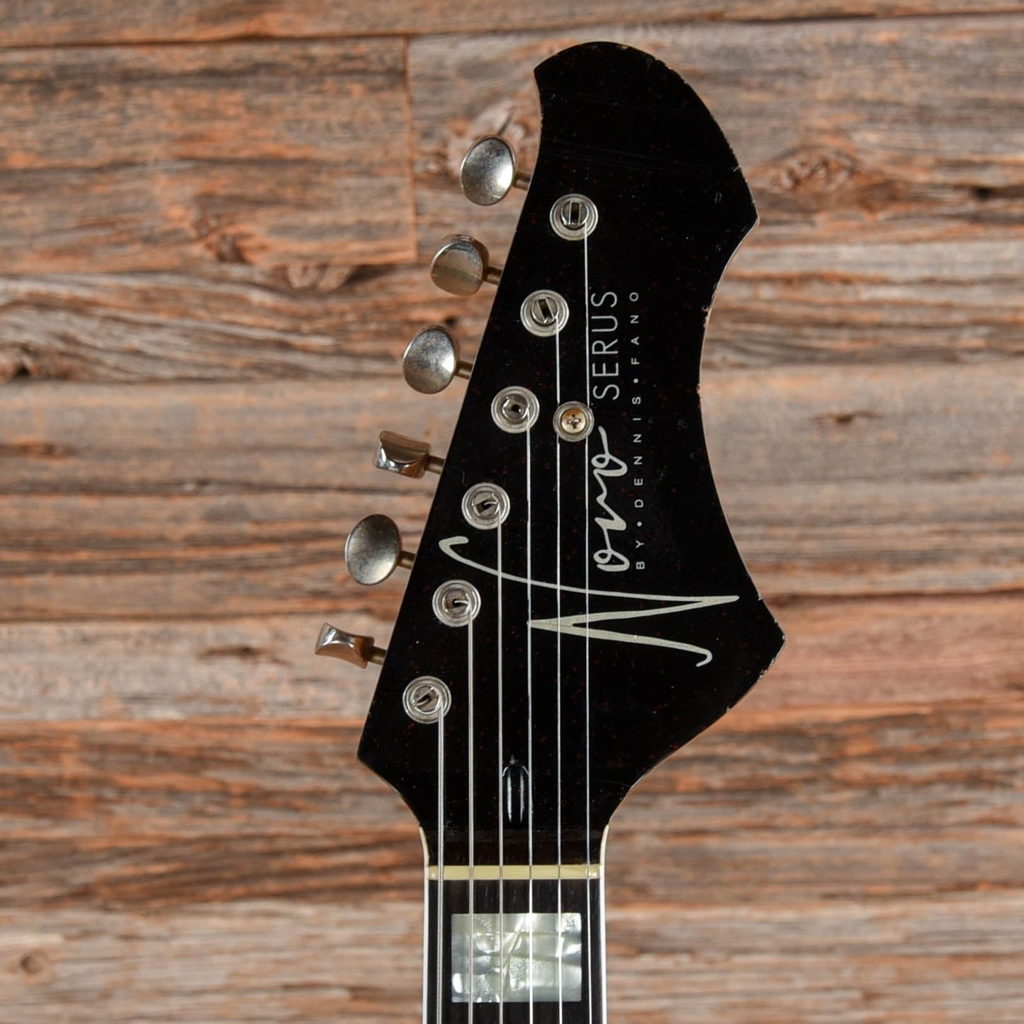 Novo Serus H2 Silver Sparkle over Bull Black