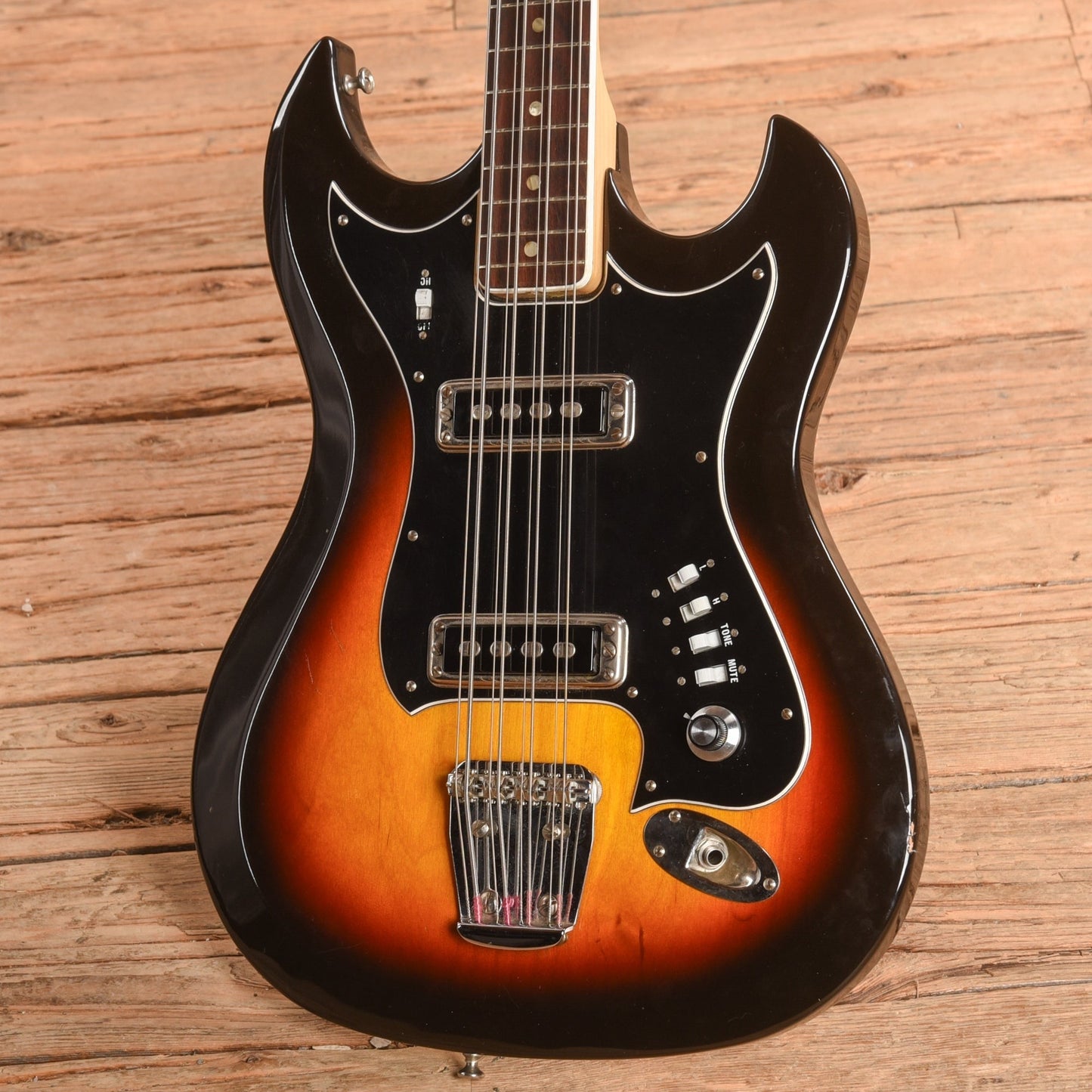 Hagstrom H-8 Sunburst 1968