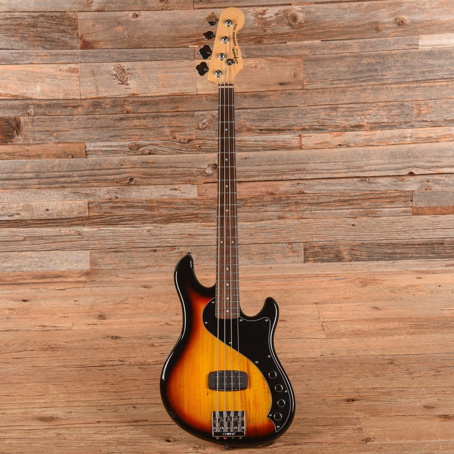 Squier Deluxe Dimension Bass Sunburst 2015