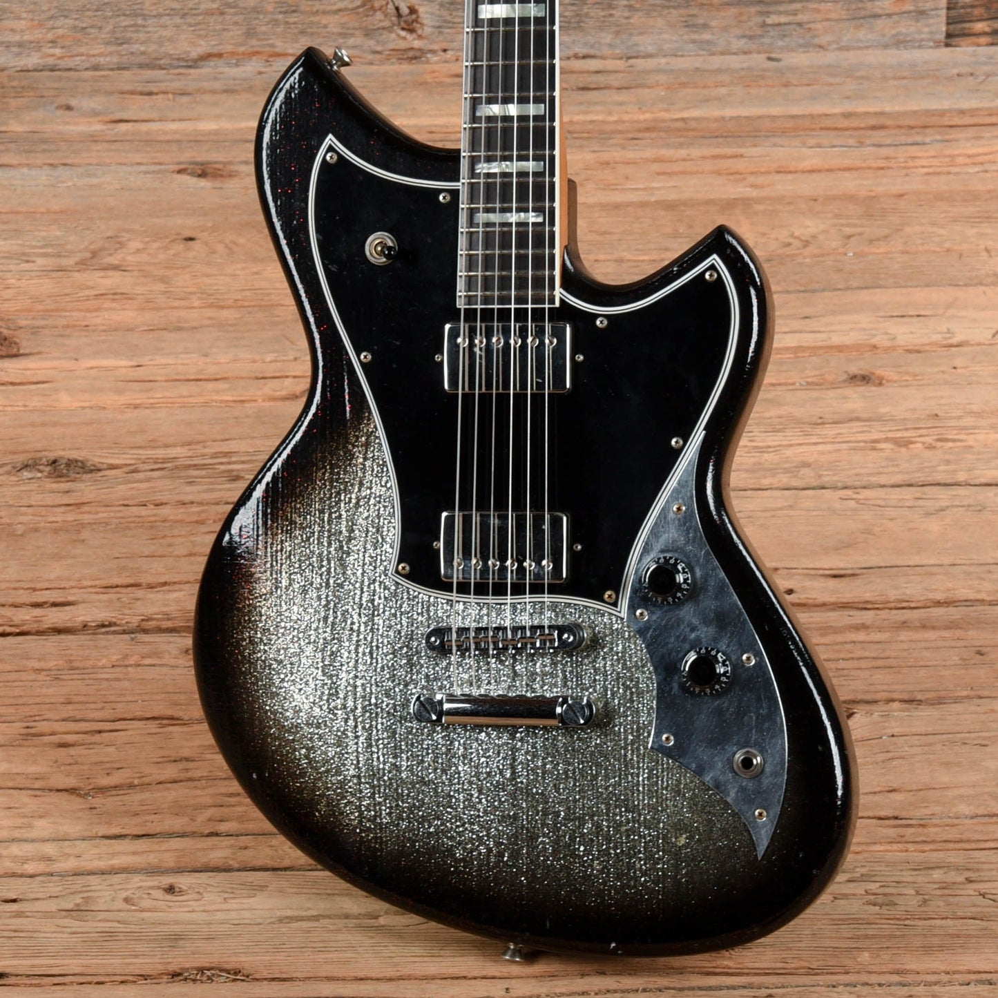 Novo Serus H2 Silver Sparkle over Bull Black